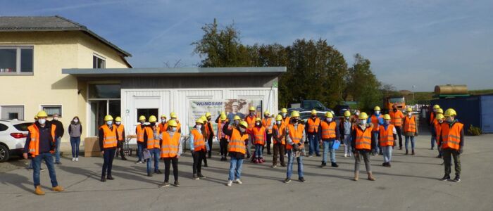 Schüler der Michael-Atzesberger-Schule bei Wundsam Bau